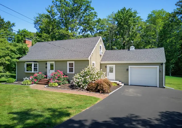 3rd image of 20 North Ave, Plaistow, NH 03865 | MLS# 5105703