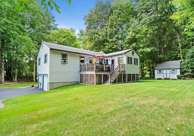 2nd image of 11 Poore Rd, Hooksett, NH 03106 | MLS# 5105704