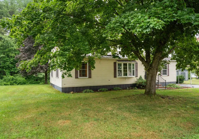 2nd image of 11 Caribbean Ln, Rochester, NH 03867 | MLS# 5105708