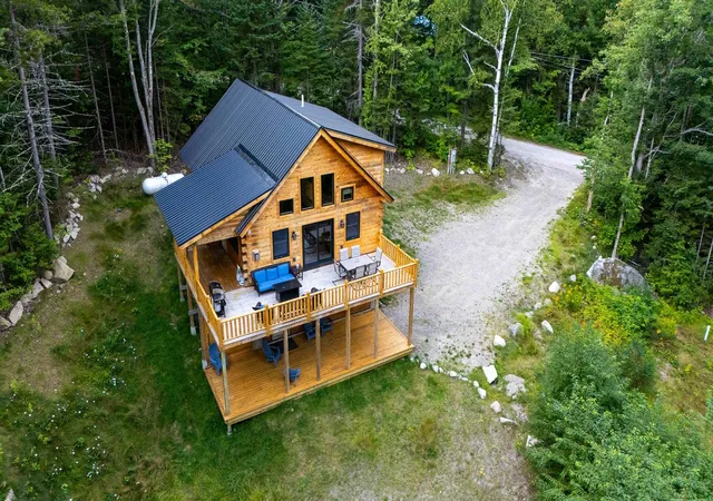 2nd image of 73 Ridge Rd, Bethlehem, NH 03574 | MLS# 5105712