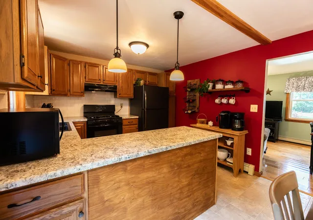 2nd image of 12 Applewood Ln, Salem, NH 03079 | MLS# 5105722
