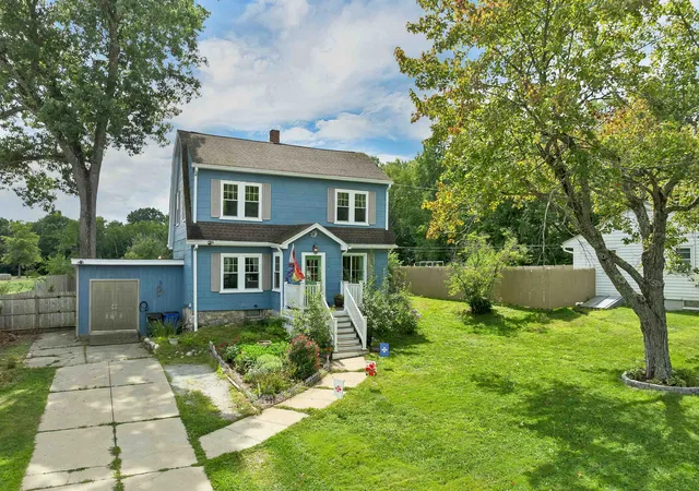 Photo 2 of Single family home for sale at 17 Desaulnier St, Manchester, NH 03102 | MLS# 5105734 | Listing updated on 2026-09-16