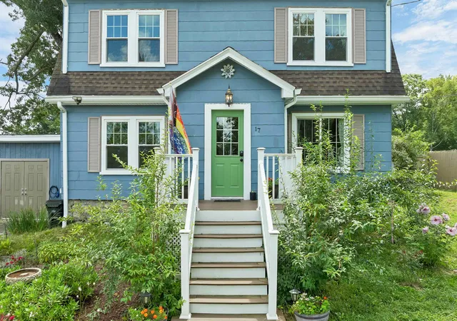 Photo 3 of Single family home for sale at 17 Desaulnier St, Manchester, NH 03102 | MLS# 5105734 | Listing updated on 2026-10-13