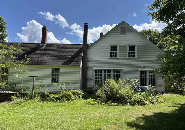 Photo 3 of Single family home for sale at 193 Pine Hill Rd, Nashua, NH 03063 | MLS# 5105735 | Listing updated on 2026-09-28