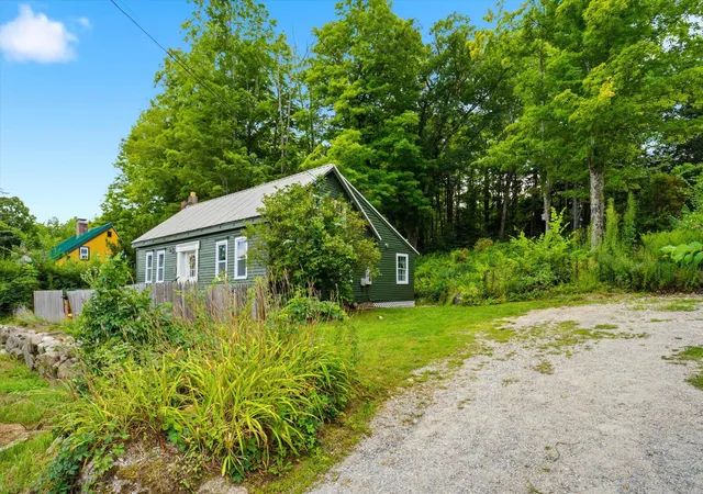 Photo 3 of Sale Pending at 622 2nd Nh Turnpike, Hillsboro, NH 03244 | MLS# 5105737 | Listing updated on 2026-10-05