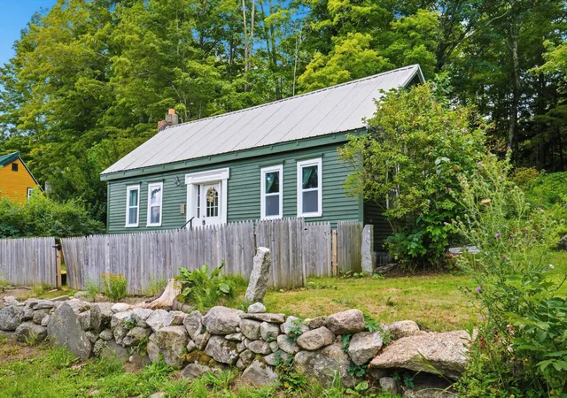 Photo 3 of Sale Pending at 622 2Nd Nh Turnpike, Hillsboro, NH 03244 | MLS# 5105737 | Listing updated on 2026-10-05