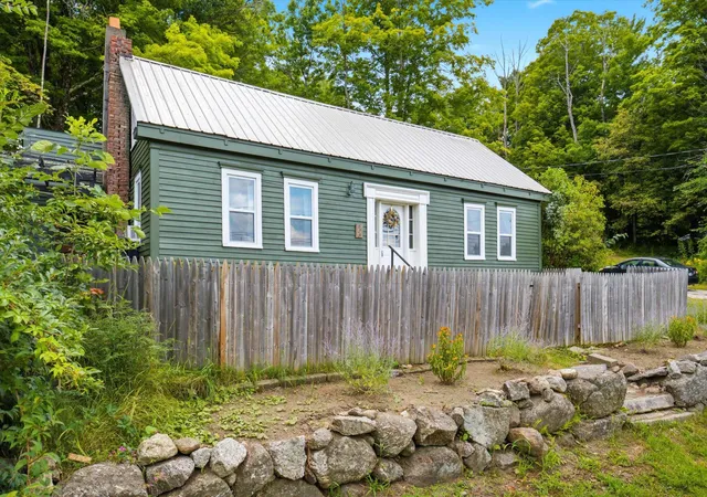Photo 4 of Sale Pending at 622 2Nd Nh Turnpike, Hillsboro, NH 03244 | MLS# 5105737 | Listing updated on 2026-10-05