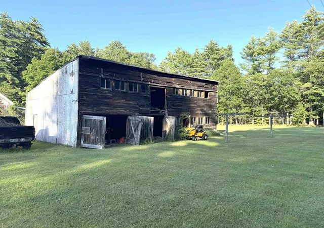 Photo 4 of Single family home for sale at 284 South Rd, Brentwood, NH 03833 | MLS# 5105756 | Listing updated on 2026-09-08