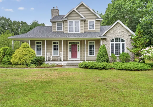 Photo 1 of Single family home for sale at 122 Island Pond Rd, Derry, NH 03038 | MLS# 5105758 | Listing updated on 2026-09-25