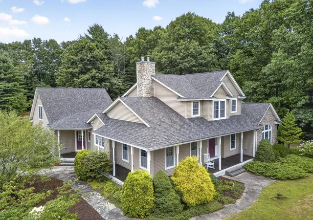 Photo 2 of Single family home for sale at 122 Island Pond Rd, Derry, NH 03038 | MLS# 5105758 | Listing updated on 2026-09-25