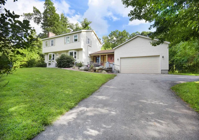 Photo 2 of Sale Pending at 7 Woodbine Ln, Merrimack, NH 03054 | MLS# 5105761 | Listing updated on 2026-09-13