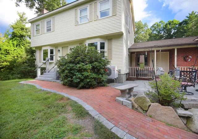 Photo 3 of Sale Pending at 7 Woodbine Ln, Merrimack, NH 03054 | MLS# 5105761 | Listing updated on 2026-09-13