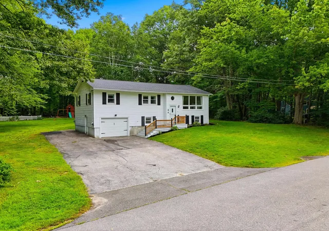 2nd image of 3 Doris St, Derry, NH 03038 | MLS# 5105767