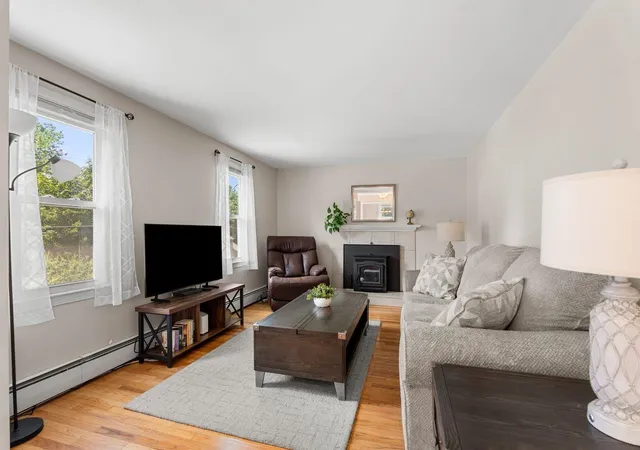 2nd image of 27 Boyd Rd, Londonderry, NH 03053 | MLS# 5105775