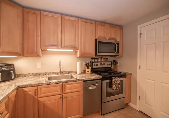 Photo 3 of Sale Pending at 65 Log St #1K, Manchester, NH 03102 | MLS# 5105801 | Listing updated on 2026-08-21