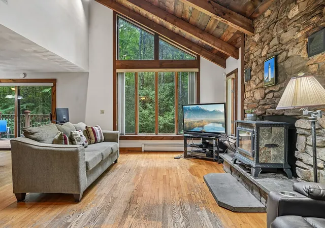 Photo 4 of Sale Pending at 41 Starwood Dr, Hampstead, NH 03841 | MLS# 5105803 | Listing updated on 2026-09-25