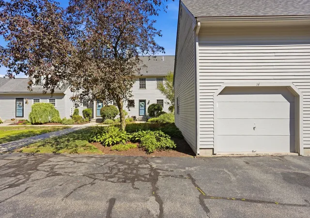 Photo 3 of Sale Pending at 6 Veterans Rd #14, Amherst, NH 03031 | MLS# 5105813 | Listing updated on 2026-08-25