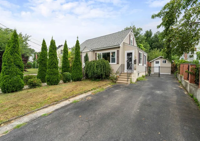 Photo 1 of Sale Pending at 100 S Lincoln St, Manchester, NH 03103 | MLS# 5105820 | Listing updated on 2026-08-30