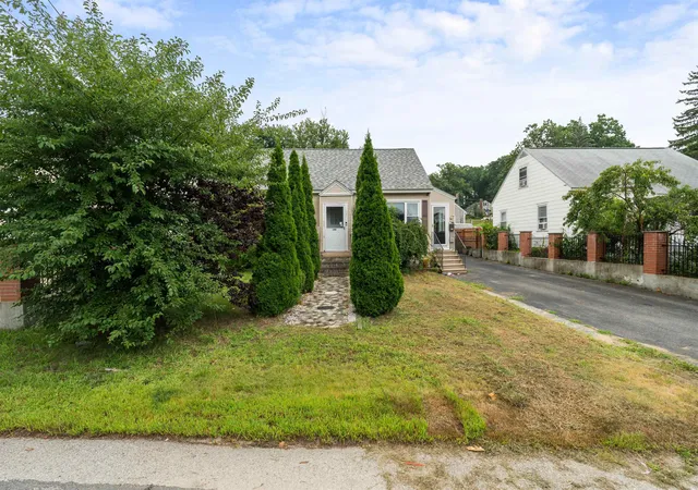 Photo 2 of Sale Pending at 100 S Lincoln St, Manchester, NH 03103 | MLS# 5105820 | Listing updated on 2026-08-30