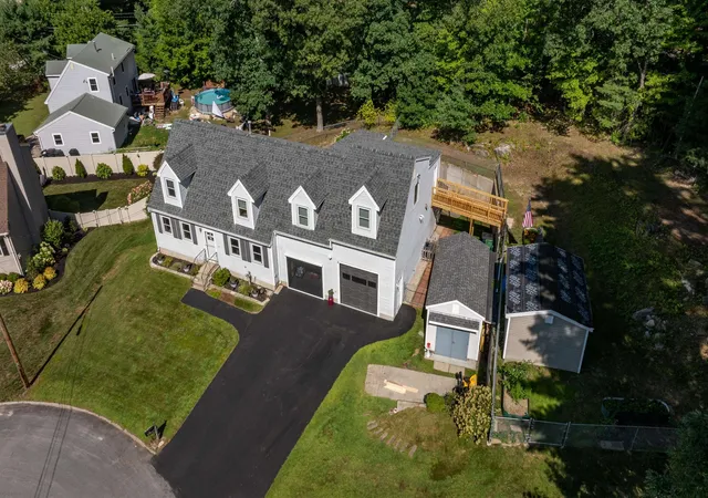 Photo 2 of Single family home for sale at 20 Cobble Hill Rd, Nashua, NH 03062 | MLS# 5105825 | Listing updated on 2026-09-18
