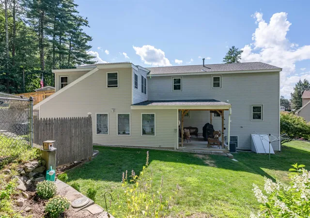 Photo 3 of Single family home for sale at 20 Cobble Hill Rd, Nashua, NH 03062 | MLS# 5105825 | Listing updated on 2026-09-18