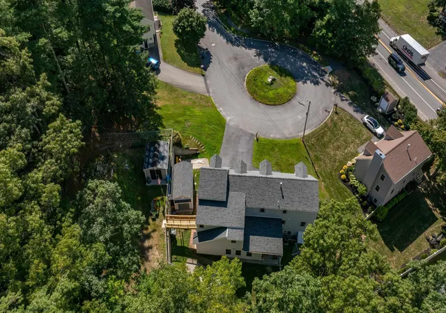 Photo 3 of Single family home for sale at 20 Cobble Hill Rd, Nashua, NH 03062 | MLS# 5105825 | Listing updated on 2026-10-07
