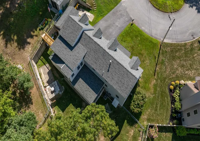 Photo 4 of Single family home for sale at 20 Cobble Hill Rd, Nashua, NH 03062 | MLS# 5105825 | Listing updated on 2026-10-07