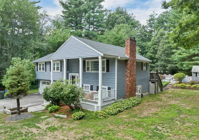 Photo 3 of Single family home for sale at 2 Forest St, Londonderry, NH 03053 | MLS# 5105832 | Listing updated on 2026-08-27