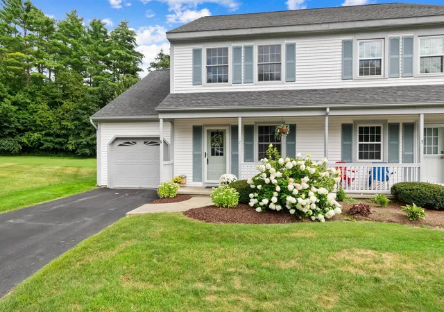 Photo 1 of Townhouse for sale at 7 Wolff Dr, Essex Junction, VT 05452 | MLS# 5105846 | Listing updated on 2026-09-18