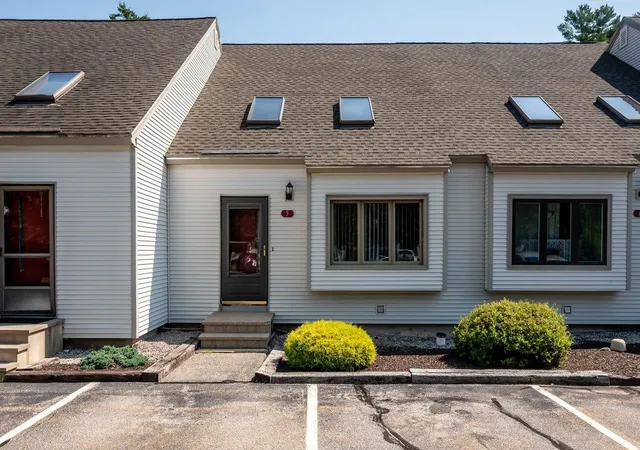 Photo 1 of Townhouse for sale at 202 Route 27 #5, Raymond, NH 03077 | MLS# 5105857 | Listing updated on 2026-09-17
