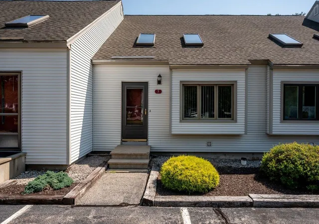 Photo 2 of Townhouse for sale at 202 Route 27 #5, Raymond, NH 03077 | MLS# 5105857 | Listing updated on 2026-09-17