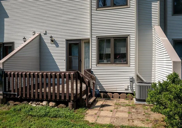 Photo 3 of Townhouse for sale at 202 Route 27 #5, Raymond, NH 03077 | MLS# 5105857 | Listing updated on 2026-09-21