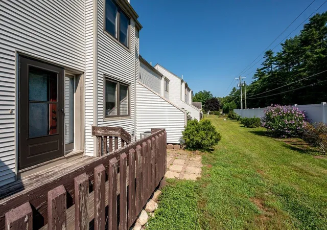 Photo 4 of Townhouse for sale at 202 Route 27 #5, Raymond, NH 03077 | MLS# 5105857 | Listing updated on 2026-09-21