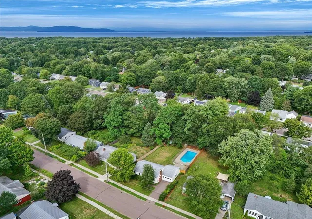 Photo 3 of Sale Pending at 44 Brierwood Ln, Burlington, VT 05408 | MLS# 5105865 | Listing updated on 2026-08-23