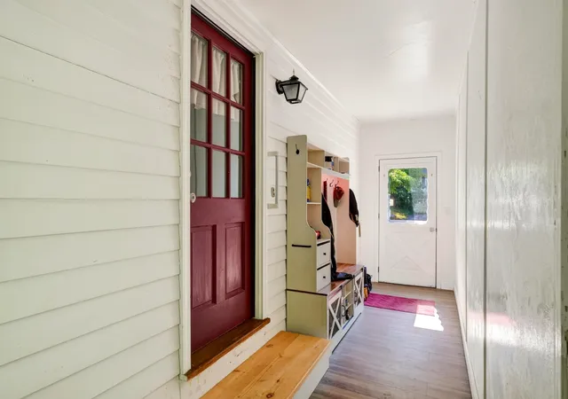 Photo 3 of Single family home for sale at 532 Oak St, Manchester, NH 03104 | MLS# 5105871 | Listing updated on 2026-09-12