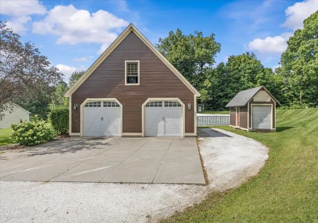 Photo 3 of Single family home for sale at 21 Meadow Dr, Jericho, VT 05465 | MLS# 5105874 | Listing updated on 2026-09-17
