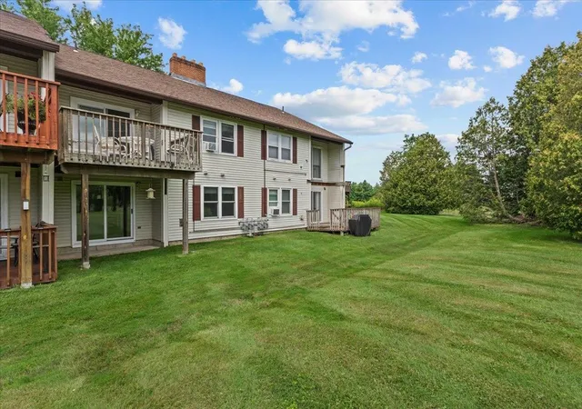 Photo 3 of Condo for sale at 35 Saybrook Rd #35, Essex Junction, VT 05452 | MLS# 5105877 | Listing updated on 2026-09-03