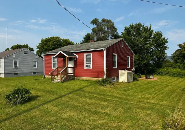 Photo 2 of Single family home for sale at 270 Dorr Dr, Rutland, VT 05701 | MLS# 5105881 | Listing updated on 2026-09-14