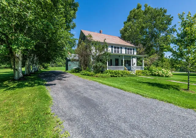 Single family home for sale at 2529 Main St, Manchester, VT 05254 | MLS# 5105906