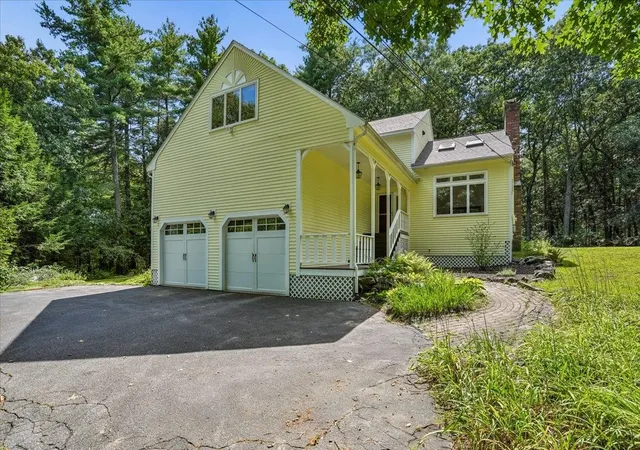 Photo 1 of Single family home for sale at 10 Standish Wy, Amherst, NH 03031 | MLS# 5105911 | Listing updated on 2026-08-29