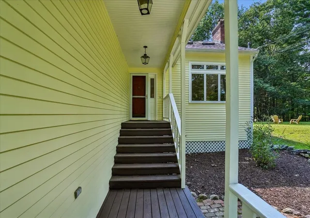 Photo 3 of Single family home for sale at 10 Standish Wy, Amherst, NH 03031 | MLS# 5105911 | Listing updated on 2026-08-29