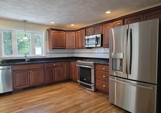 Photo 3 of Single family home for sale at 8 Mulligan Dr, Dover, NH 03820 | MLS# 5105925 | Listing updated on 2026-09-04