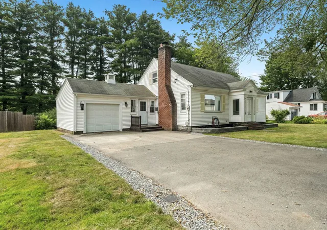 Photo 2 of Sale Pending at 10 Pond St, Salem, NH 03079 | MLS# 5105934 | Listing updated on 2026-09-06