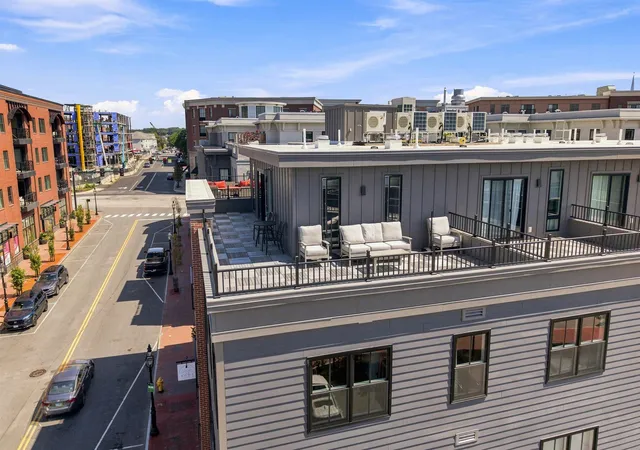 2nd image of 238 Deer St #401, Portsmouth, NH 03801 | MLS# 5105941