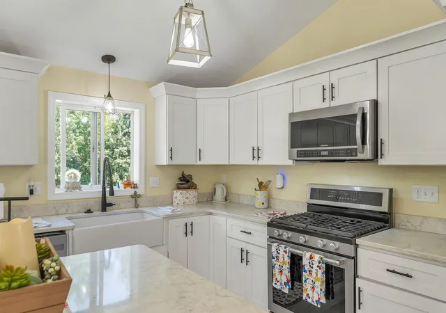 Photo 2 of Sale Pending at 20 Adam Dr, Hudson, NH 03051 | MLS# 5105942 | Listing updated on 2026-09-01