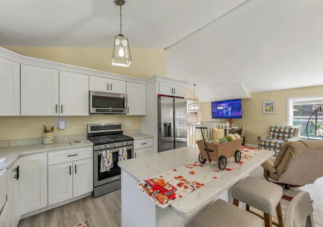 Photo 3 of Sale Pending at 20 Adam Dr, Hudson, NH 03051 | MLS# 5105942 | Listing updated on 2026-09-01