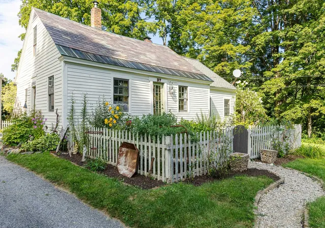 2nd image of 37 High St, Spofford, NH 03462 | MLS# 5105943