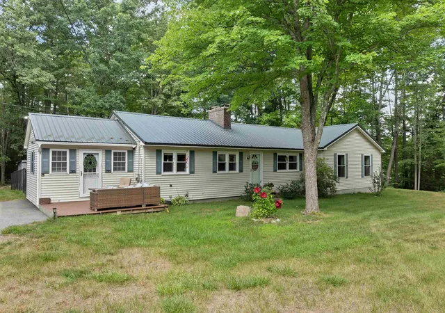 Photo 1 of Single family home for sale at 6 Ridgewood Dr, Bow, NH 03304 | MLS# 5105947 | Listing updated on 2026-09-09