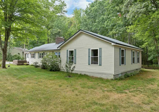 Photo 3 of Single family home for sale at 6 Ridgewood Dr, Bow, NH 03304 | MLS# 5105947 | Listing updated on 2026-09-09