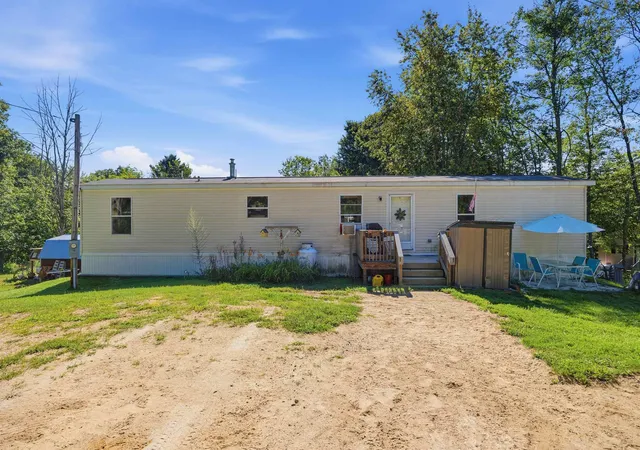 2nd image of 35 Thompson Rd, Pittsfield, NH 03263 | MLS# 5105952